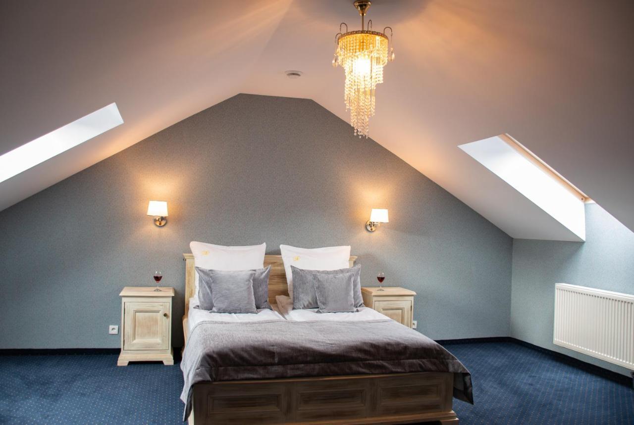 Dwor Czarneckiego Hotel