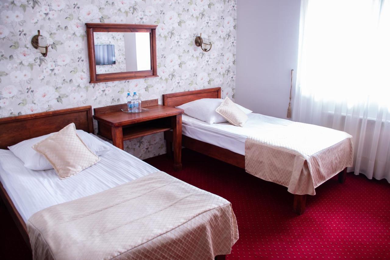 Hotel Dwor Czarneckiego