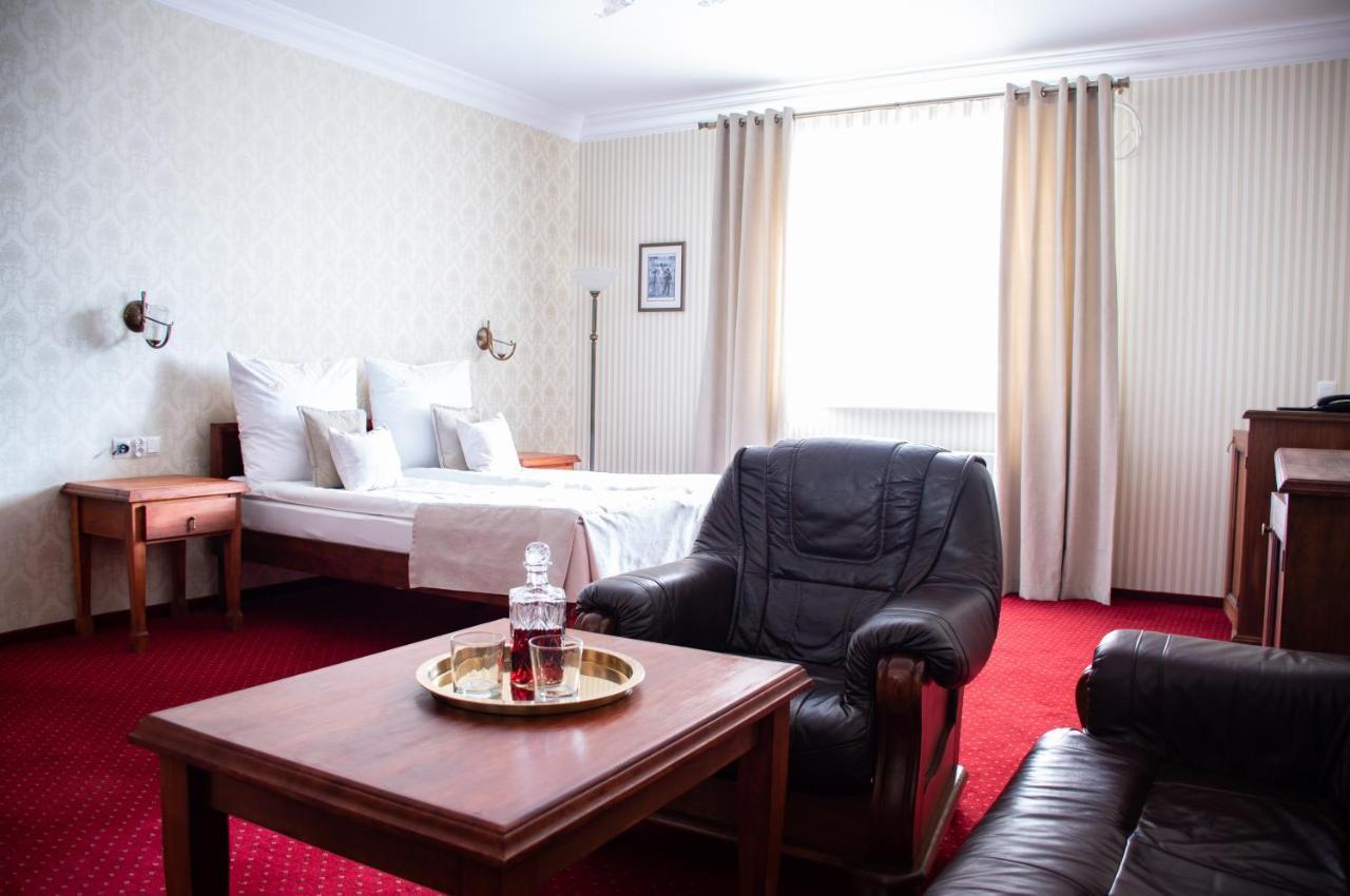 Hotel Dwor Czarneckiego
