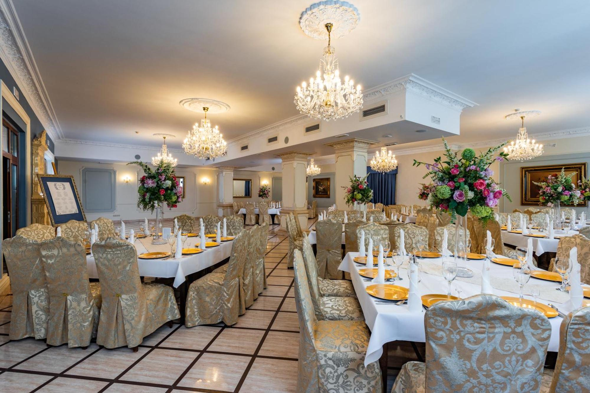 Dwor Czarneckiego Hotel 3*