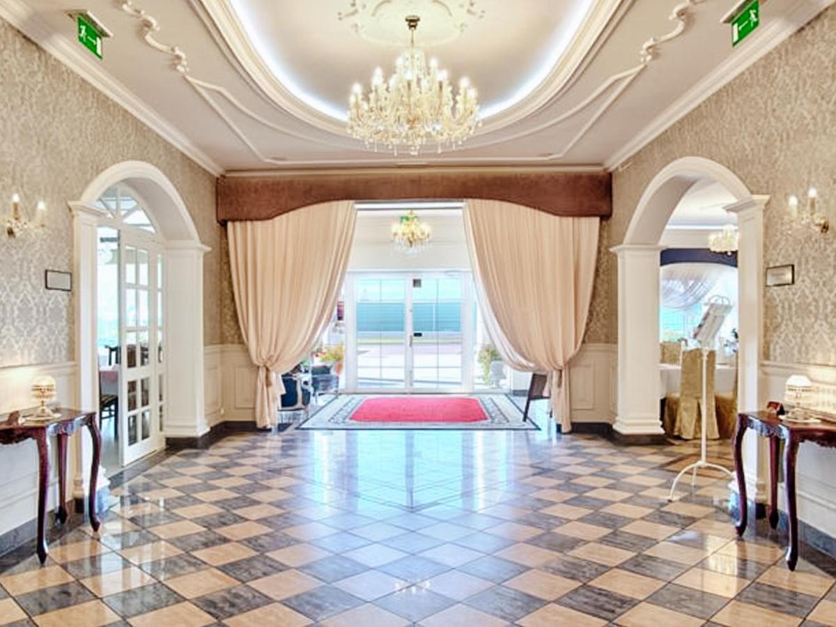 Hotel Dwor Czarneckiego